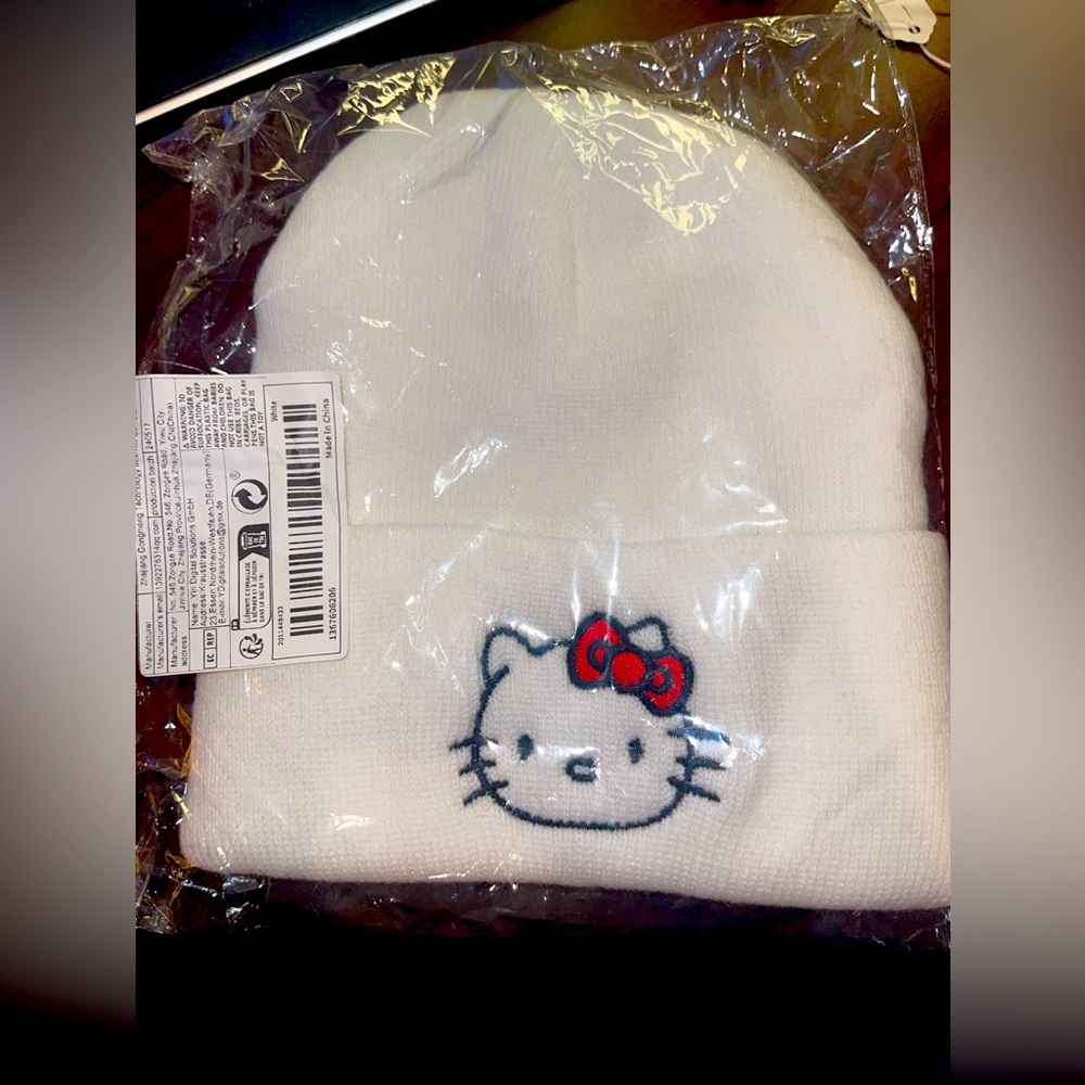 NIP Sanrio Hello Kitty White Beanie. OS